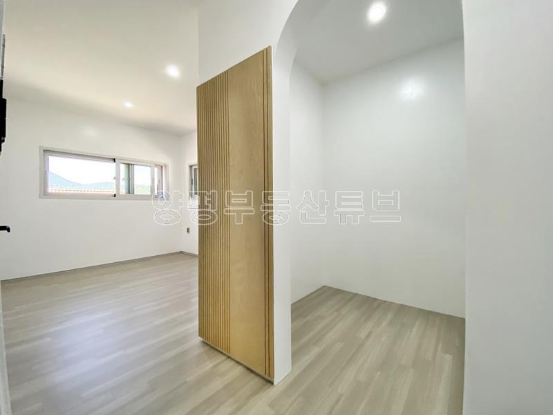 숲으로 둘러쌓인 아늑한 곳에 주말을 힐링할 수 있는 신축 근생 전원주택_15