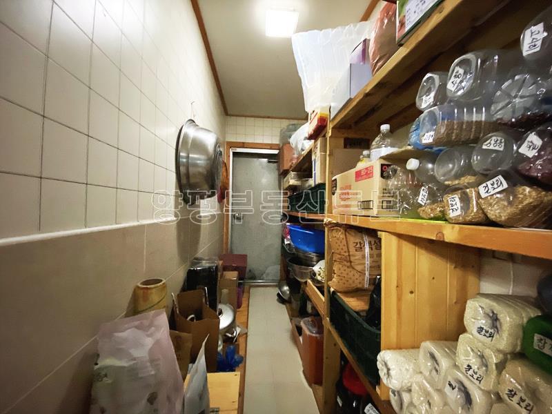 2차선 도로 접근성 좋으며, 300평대의 넓은 토지와 산_7