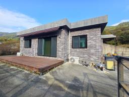 숲으로 둘러쌓인 아늑한 곳에 있는 남동향의 저렴한 전원주택 전세(월세5000/100)