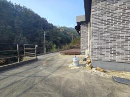 숲으로 둘러쌓인 아늑한 곳에 있는 남동향의 저렴한 전원주택 전세(월세5000/100)_썸네일_24