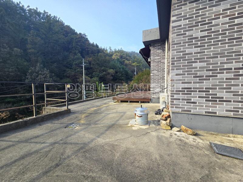 숲으로 둘러쌓인 아늑한 곳에 있는 남동향의 저렴한 전원주택 전세(월세5000/100)_24