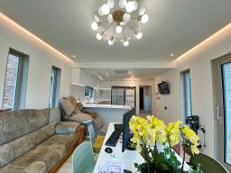 예쁘게 질지은 햇살 좋고 앞이 트여 있고 도로 접근성 좋은 평탄지 전원주택 [전세4.5억]_썸네일_3