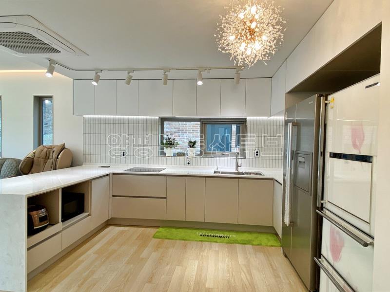 예쁘게 질지은 햇살 좋고 앞이 트여 있고 도로 접근성 좋은 평탄지 전원주택 [전세4.5억]_4