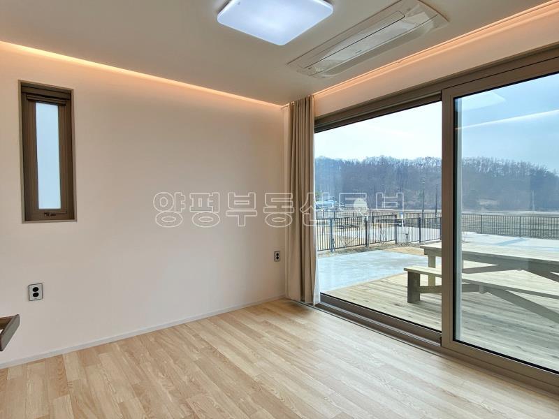 예쁘게 질지은 햇살 좋고 앞이 트여 있고 도로 접근성 좋은 평탄지 전원주택 [전세4.5억]_5