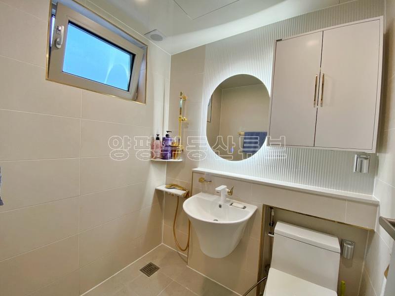 예쁘게 질지은 햇살 좋고 앞이 트여 있고 도로 접근성 좋은 평탄지 전원주택 [전세4.5억]_6