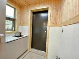 예쁘게 질지은 햇살 좋고 앞이 트여 있고 도로 접근성 좋은 평탄지 전원주택 [전세4.5억]_썸네일_8