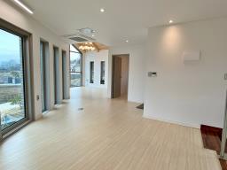 예쁘게 질지은 햇살 좋고 앞이 트여 있고 도로 접근성 좋은 평탄지 전원주택 [전세4.5억]_썸네일_9