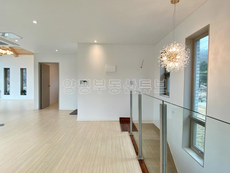 예쁘게 질지은 햇살 좋고 앞이 트여 있고 도로 접근성 좋은 평탄지 전원주택 [전세4.5억]_11