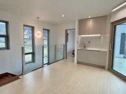 예쁘게 질지은 햇살 좋고 앞이 트여 있고 도로 접근성 좋은 평탄지 전원주택 [전세4.5억]_썸네일_12