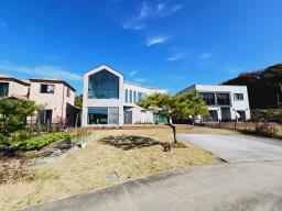 예쁘게 질지은 햇살 좋고 앞이 트여 있고 도로 접근성 좋은 평탄지 전원주택 [전세4.5억]_썸네일_16