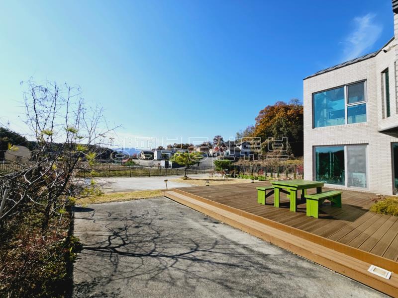 예쁘게 질지은 햇살 좋고 앞이 트여 있고 도로 접근성 좋은 평탄지 전원주택 [전세4.5억]_20