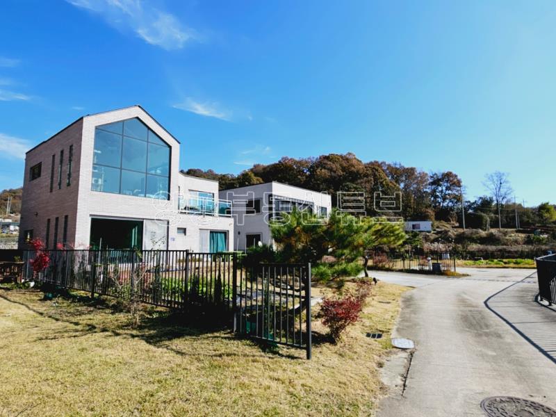 예쁘게 질지은 햇살 좋고 앞이 트여 있고 도로 접근성 좋은 평탄지 전원주택 [전세4.5억]_21