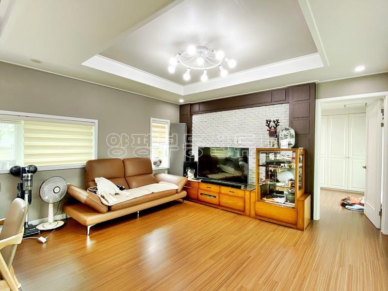 37번 국도 인근이며 양평시내 접근성 좋은 신애리 방5개 다가구형 전원주택 전세 4.5억_9