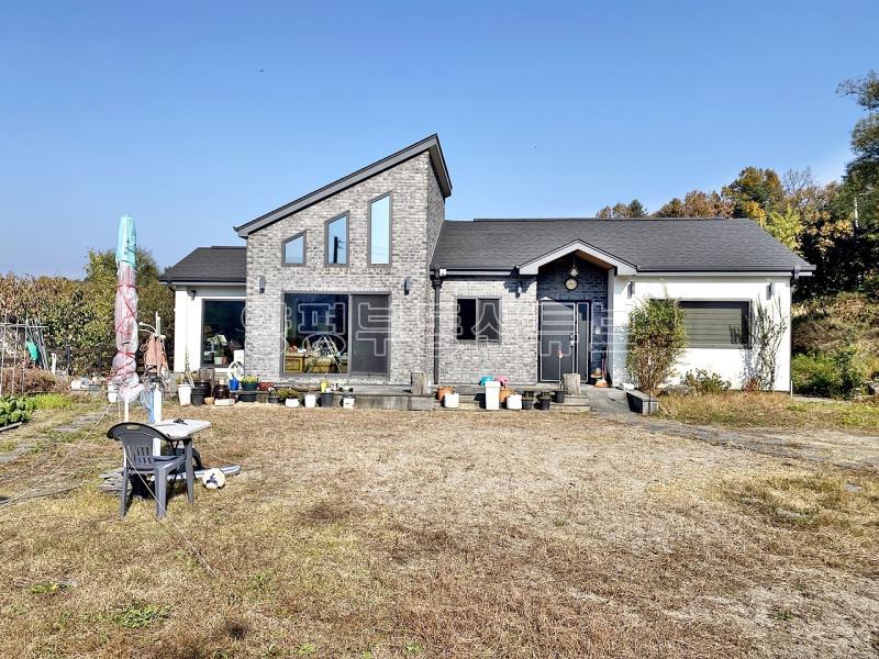 300여평의 넓은 땅에 직영으로 잘지은 단층의 햇살 좋은 전원주택_1