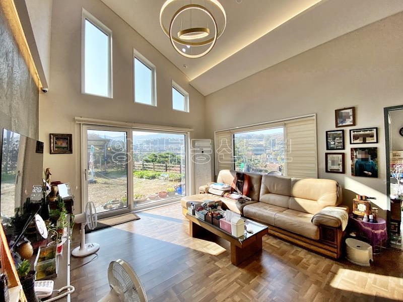 300여평의 넓은 땅에 직영으로 잘지은 단층의 햇살 좋은 전원주택_3