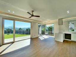 떠오르는 아침 햇살을 풍요롭게 받아 평온한 삶을 누릴 수 있는 잘지은 단층 전원주택_썸네일_2