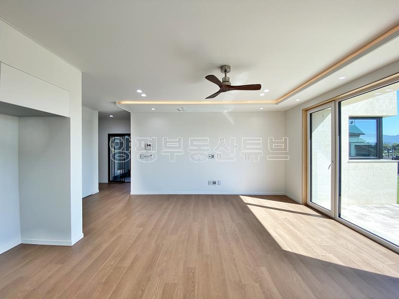 떠오르는 아침 햇살을 풍요롭게 받아 평온한 삶을 누릴 수 있는 잘지은 단층 전원주택_5