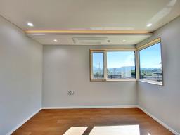 떠오르는 아침 햇살을 풍요롭게 받아 평온한 삶을 누릴 수 있는 잘지은 단층 전원주택_썸네일_7