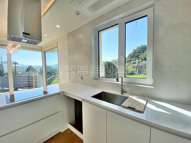 떠오르는 아침 햇살을 풍요롭게 받아 평온한 삶을 누릴 수 있는 잘지은 단층 전원주택_8