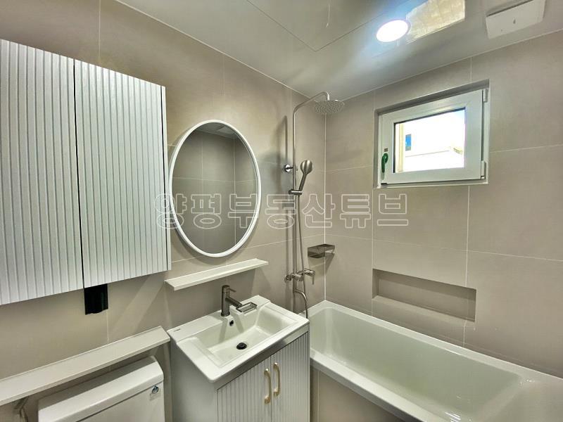 떠오르는 아침 햇살을 풍요롭게 받아 평온한 삶을 누릴 수 있는 잘지은 단층 전원주택_12