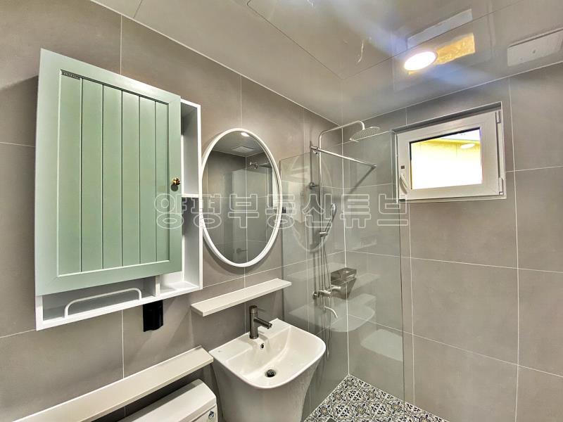 떠오르는 아침 햇살을 풍요롭게 받아 평온한 삶을 누릴 수 있는 잘지은 단층 전원주택_14