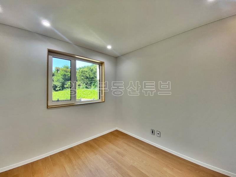 떠오르는 아침 햇살을 풍요롭게 받아 평온한 삶을 누릴 수 있는 잘지은 단층 전원주택_16