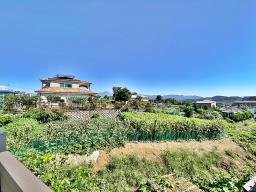 떠오르는 아침 햇살을 풍요롭게 받아 평온한 삶을 누릴 수 있는 잘지은 단층 전원주택_썸네일_21