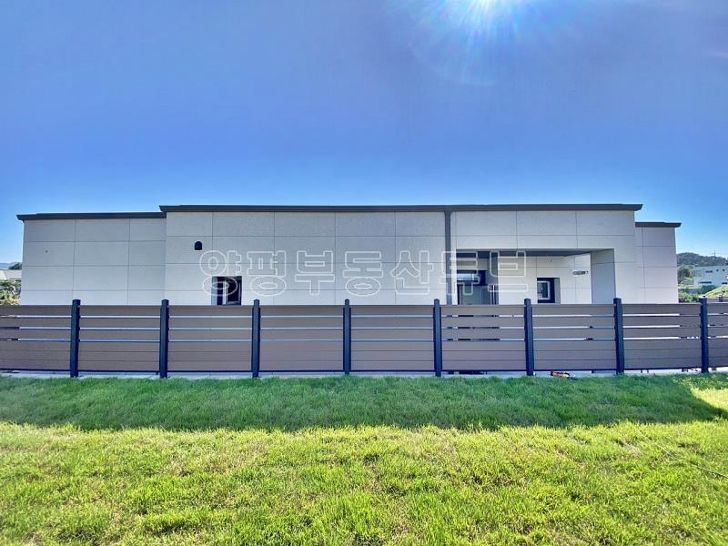 떠오르는 아침 햇살을 풍요롭게 받아 평온한 삶을 누릴 수 있는 잘지은 단층 전원주택_24