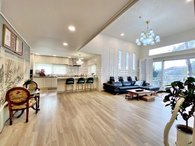 탁트인 멋진 시원한 뷰, 소유주가 직접 설계하고 정성으로 잘지은 전원주택_3