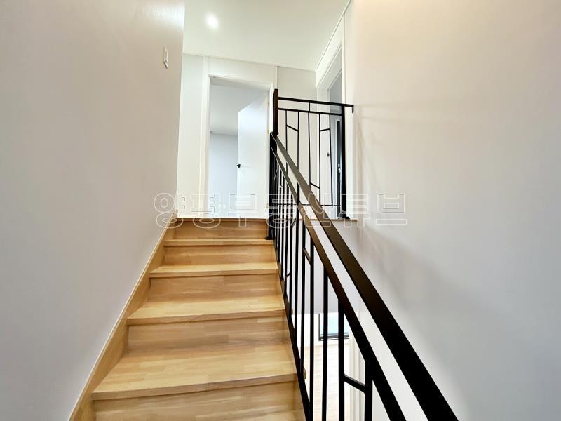 증동리 매봉산 아래 조용하고 아늑한 곳에 자리한 신축 전원주택_8