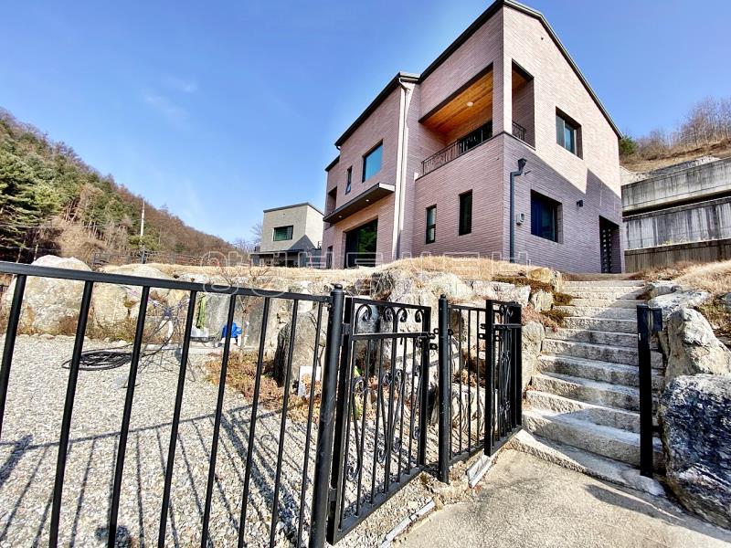 증동리 매봉산 아래 조용하고 아늑한 곳에 자리한 신축 전원주택_15