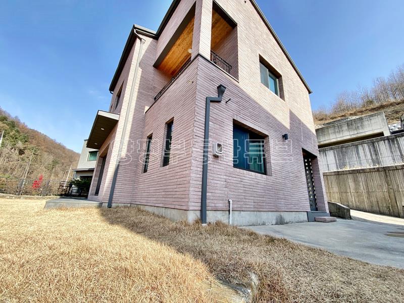 증동리 매봉산 아래 조용하고 아늑한 곳에 자리한 신축 전원주택_16