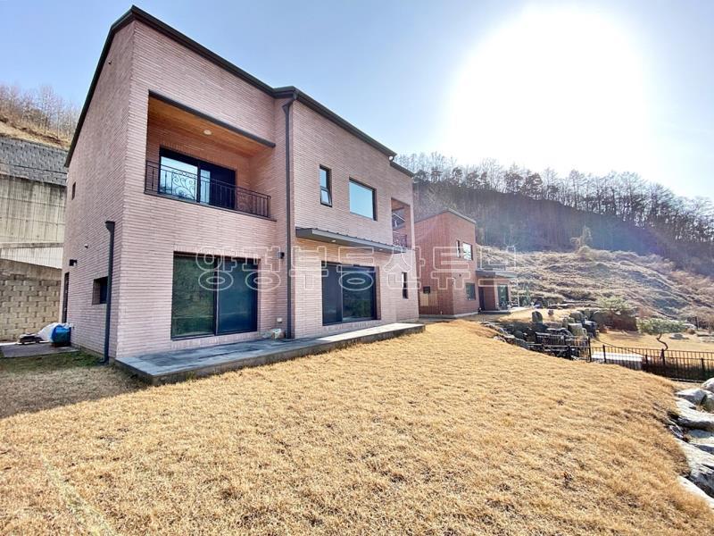 증동리 매봉산 아래 조용하고 아늑한 곳에 자리한 신축 전원주택_19