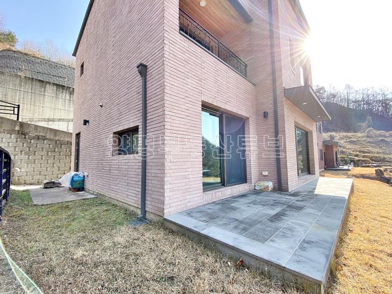 증동리 매봉산 아래 조용하고 아늑한 곳에 자리한 신축 전원주택_20