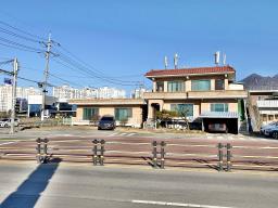 4차선 도로 옆에 있는 토지 174평 수익성 다가구 주택_썸네일_2