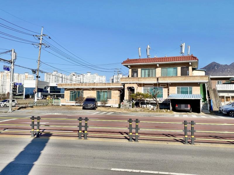 4차선 도로 옆에 있는 토지 174평 수익성 다가구 주택_2