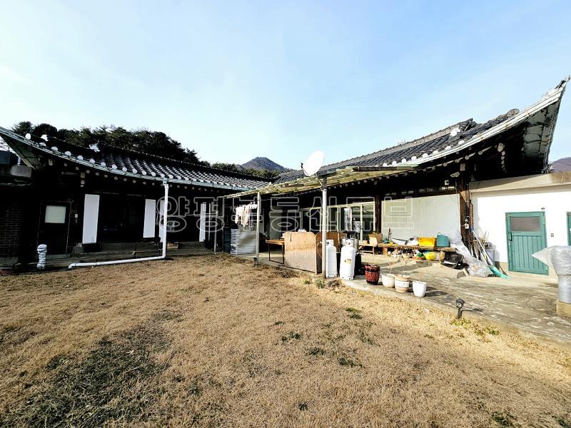 용문산 관광단지내 자연취락지구로 지정된 곳에 위치한 한옥_1