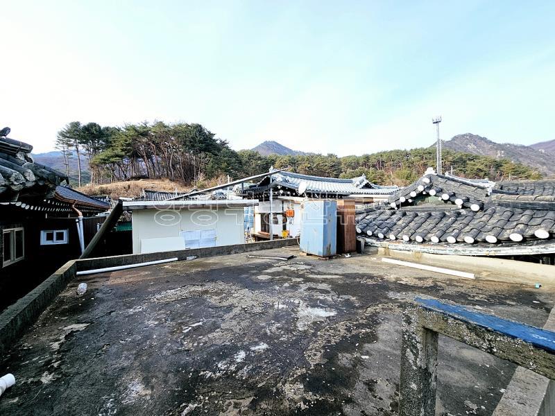 용문산 관광단지내 자연취락지구로 지정된 곳에 위치한 한옥_3