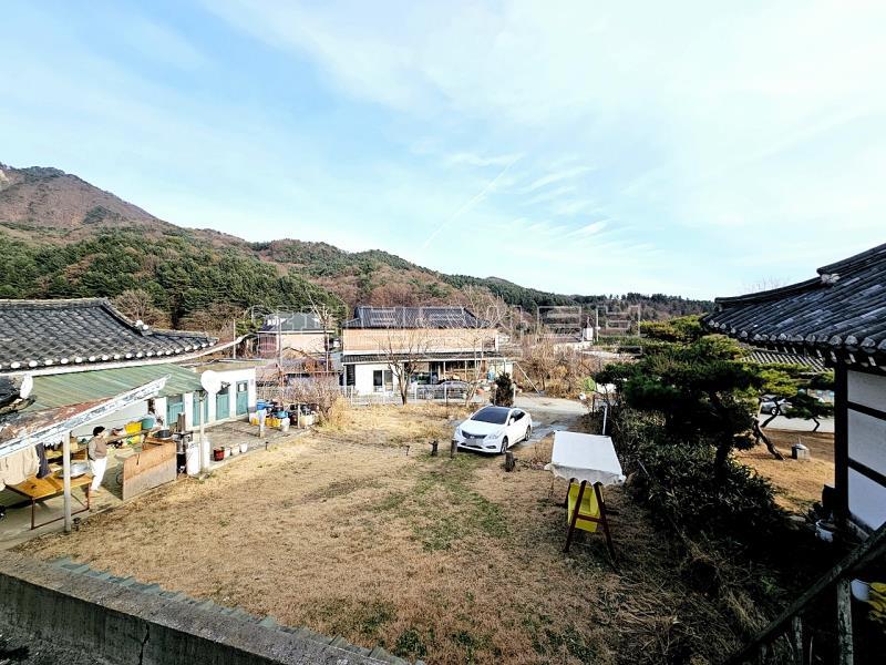 용문산 관광단지내 자연취락지구로 지정된 곳에 위치한 한옥_4