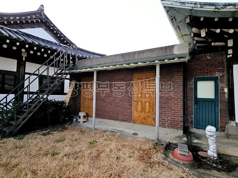 용문산 관광단지내 자연취락지구로 지정된 곳에 위치한 한옥_7