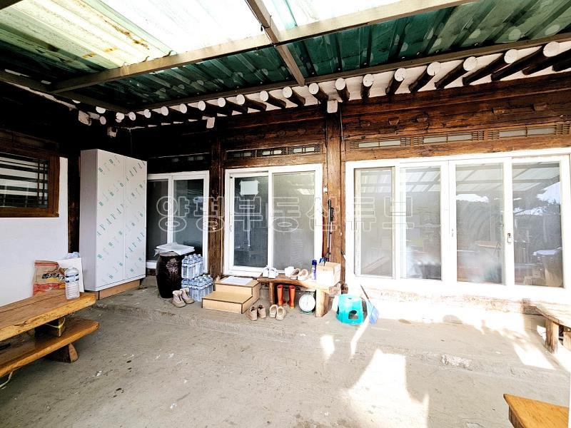 용문산 관광단지내 자연취락지구로 지정된 곳에 위치한 한옥_8