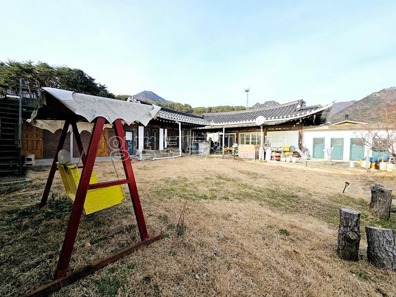 용문산 관광단지내 자연취락지구로 지정된 곳에 위치한 한옥_11