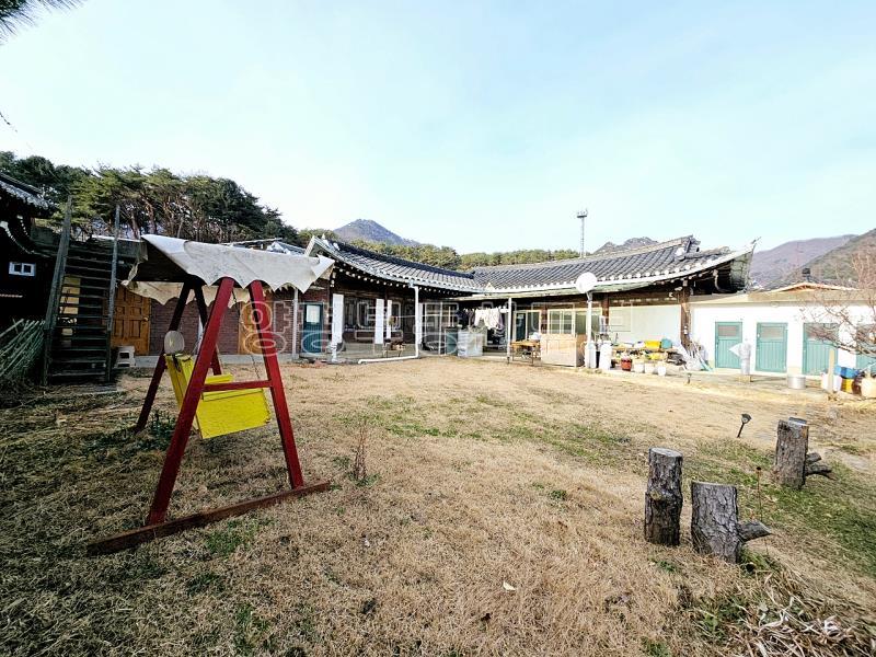 용문산 관광단지내 자연취락지구로 지정된 곳에 위치한 한옥_12