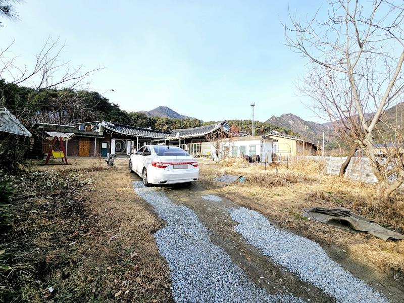 용문산 관광단지내 자연취락지구로 지정된 곳에 위치한 한옥_16