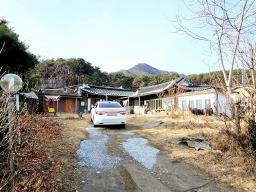 용문산 관광단지내 자연취락지구로 지정된 곳에 위치한 한옥_썸네일_19