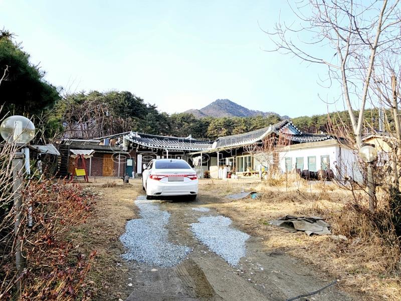 용문산 관광단지내 자연취락지구로 지정된 곳에 위치한 한옥_19