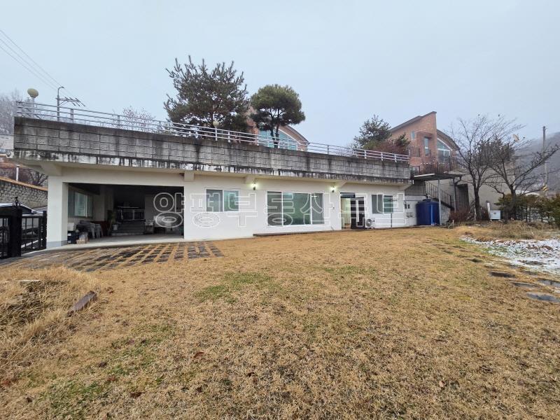 2차선 도로 접근성 좋고, 넓은 잔디 정원을 누릴 수 있으며 1.5억의 저렴한 전세_1