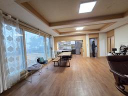 2차선 도로 접근성 좋고, 넓은 잔디 정원을 누릴 수 있으며 1.5억의 저렴한 전세_썸네일_5