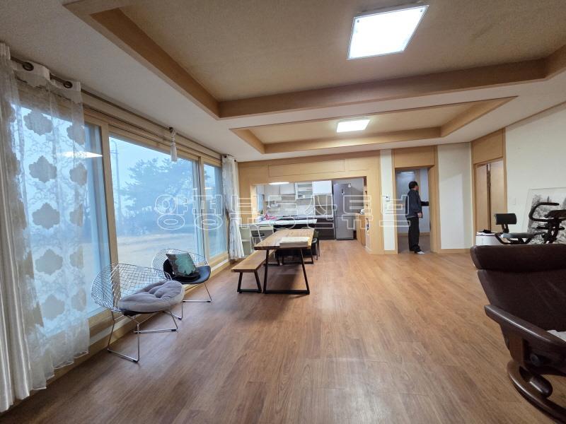 2차선 도로 접근성 좋고, 넓은 잔디 정원을 누릴 수 있으며 1.5억의 저렴한 전세_5