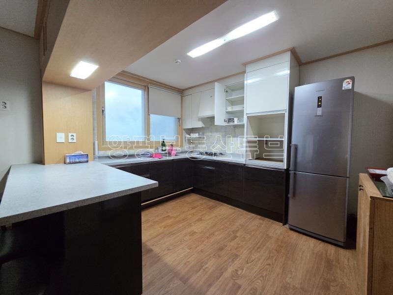 2차선 도로 접근성 좋고, 넓은 잔디 정원을 누릴 수 있으며 1.5억의 저렴한 전세_7